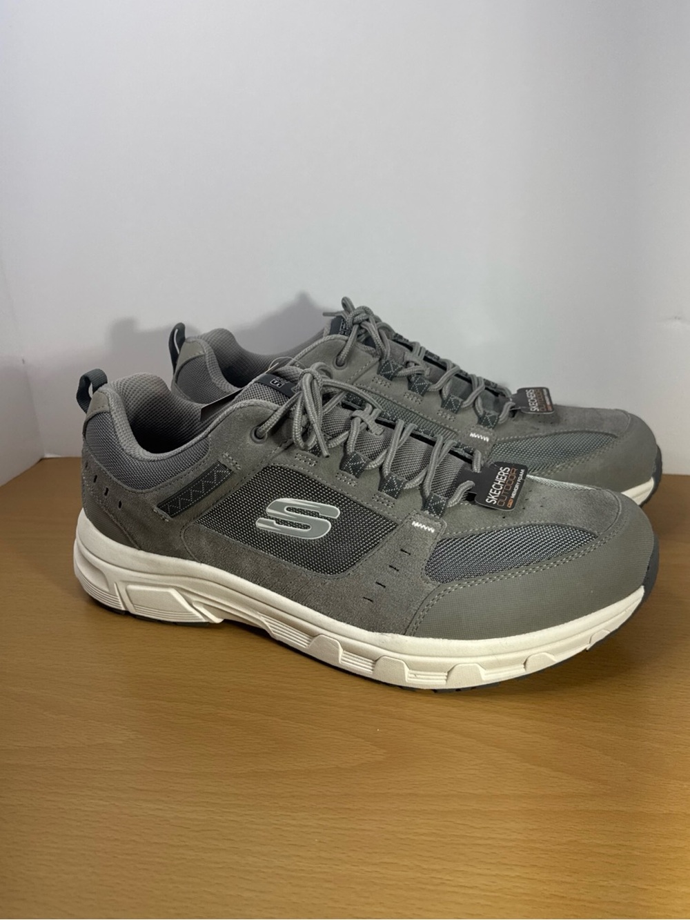 Skechers Men's Gray Low-Top Athletic Sneakers with White Sole